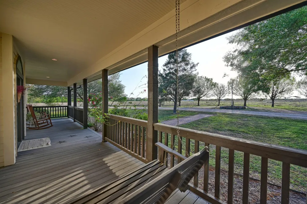 5255 Ganske Road Burton, TX 77835