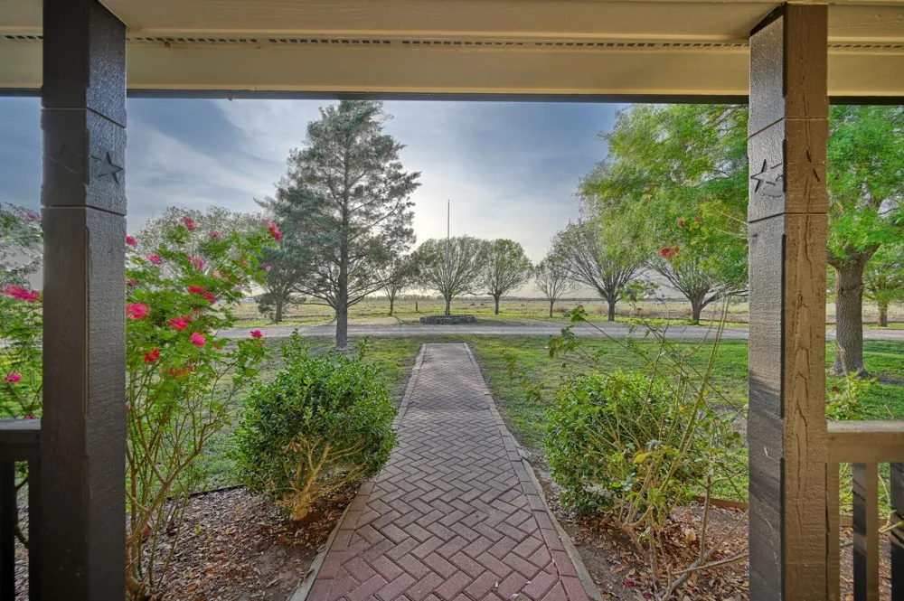 5255 Ganske Road Burton, TX 77835