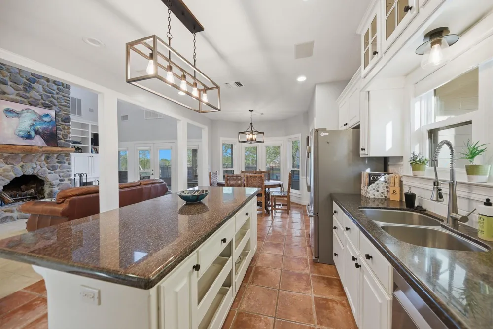 5255 Ganske Road Burton, TX 77835