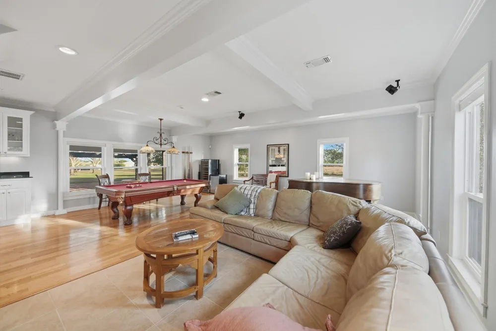 5255 Ganske Road Burton, TX 77835