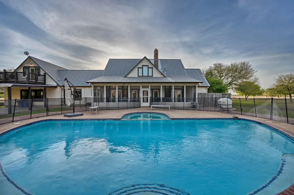 5255 Ganske Road Burton, TX 77835