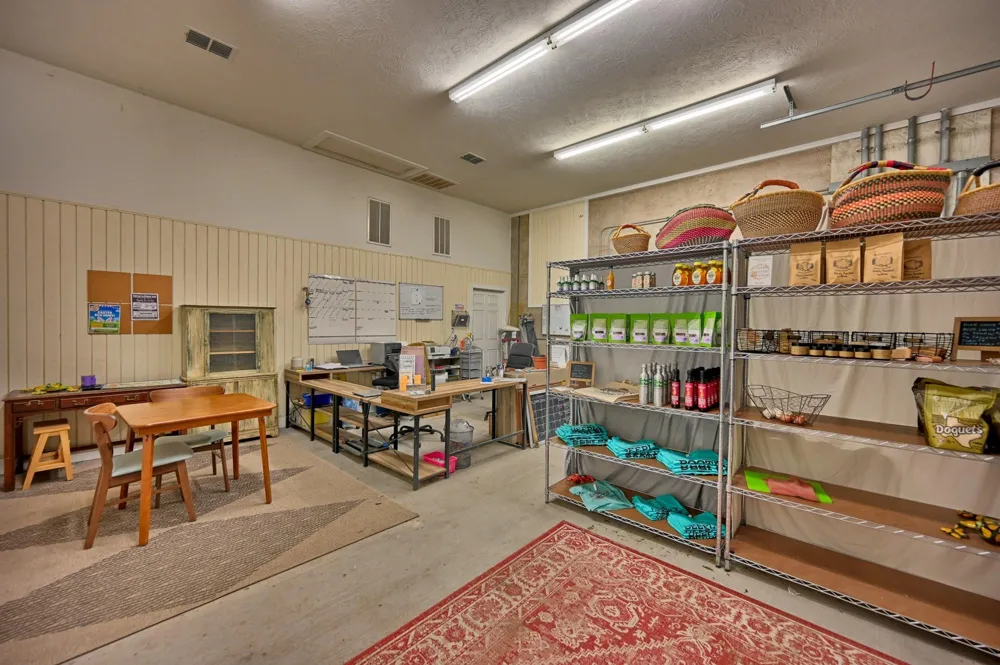 5255 Ganske Road Burton, TX 77835
