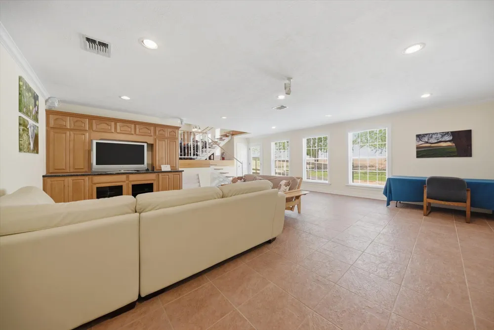 5255 Ganske Road Burton, TX 77835