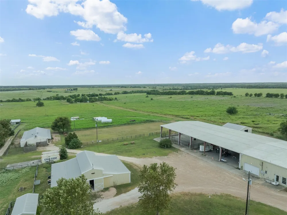 5255 Ganske Road Burton, TX 77835