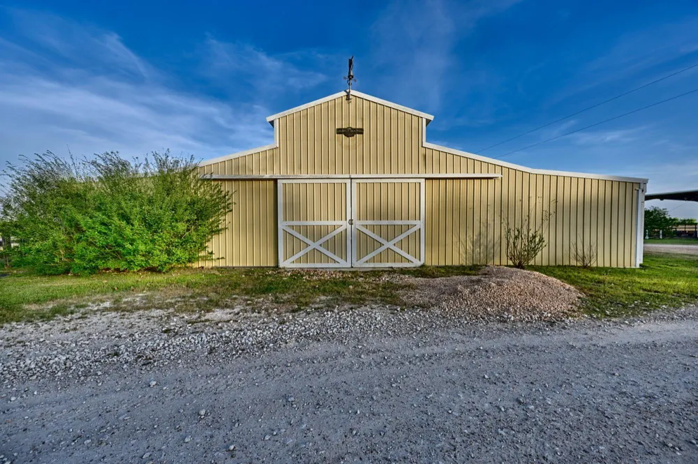 5255 Ganske Road Burton, TX 77835
