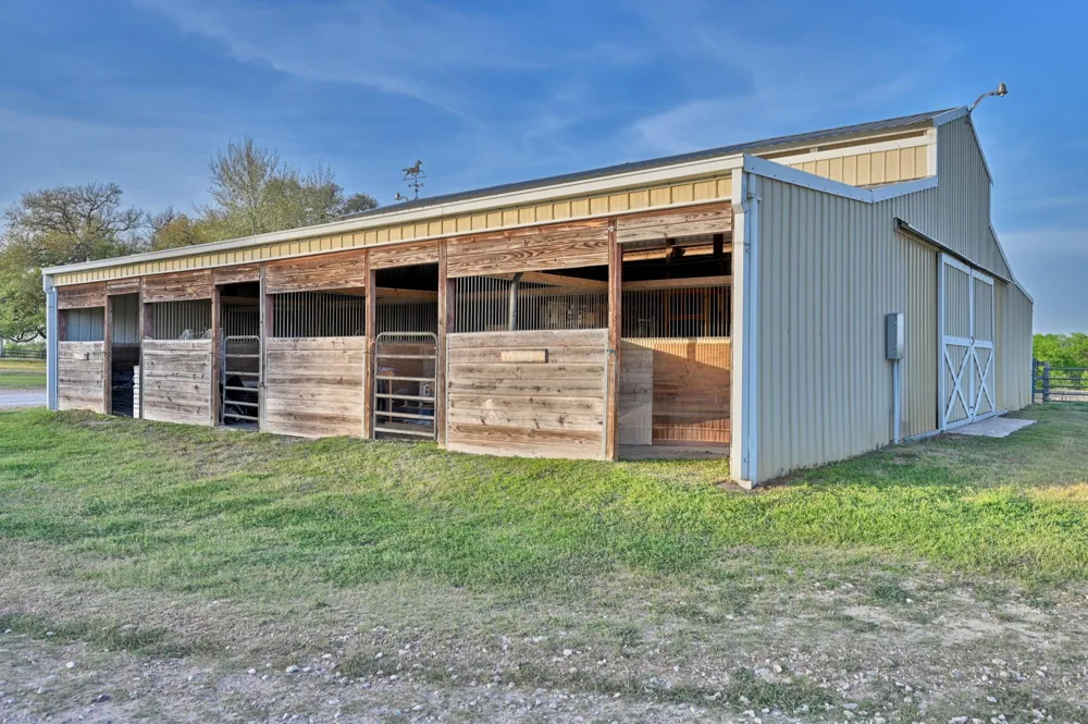 5255 Ganske Road Burton, TX 77835