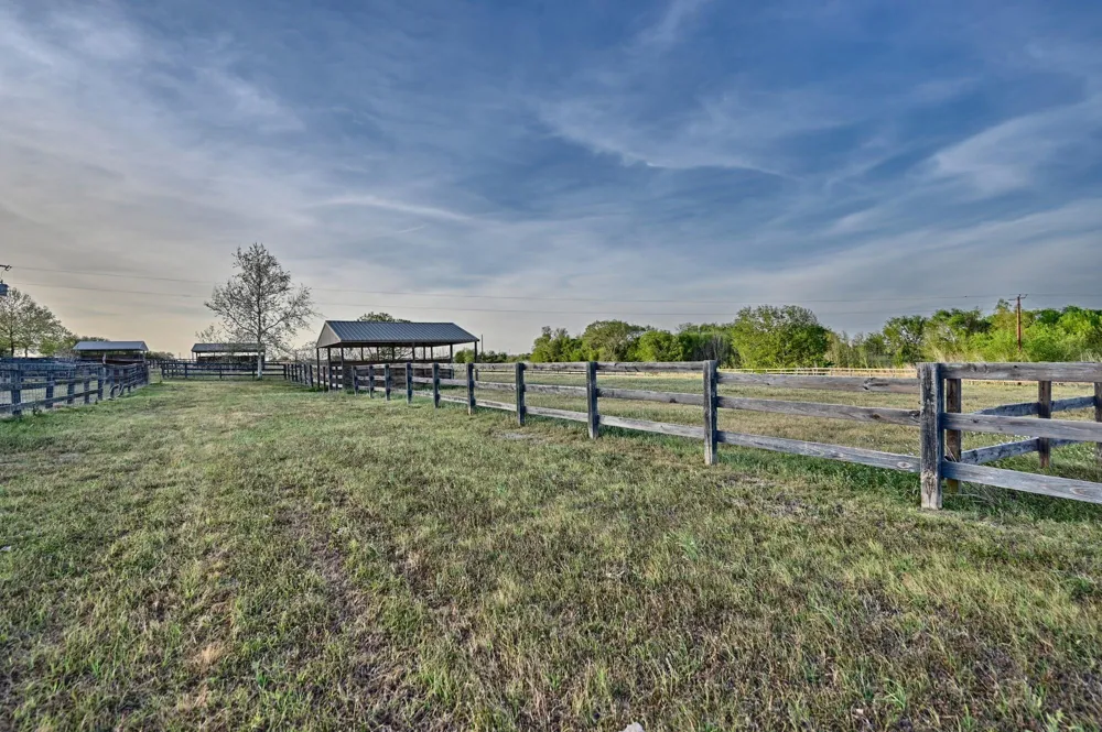 5255 Ganske Road Burton, TX 77835