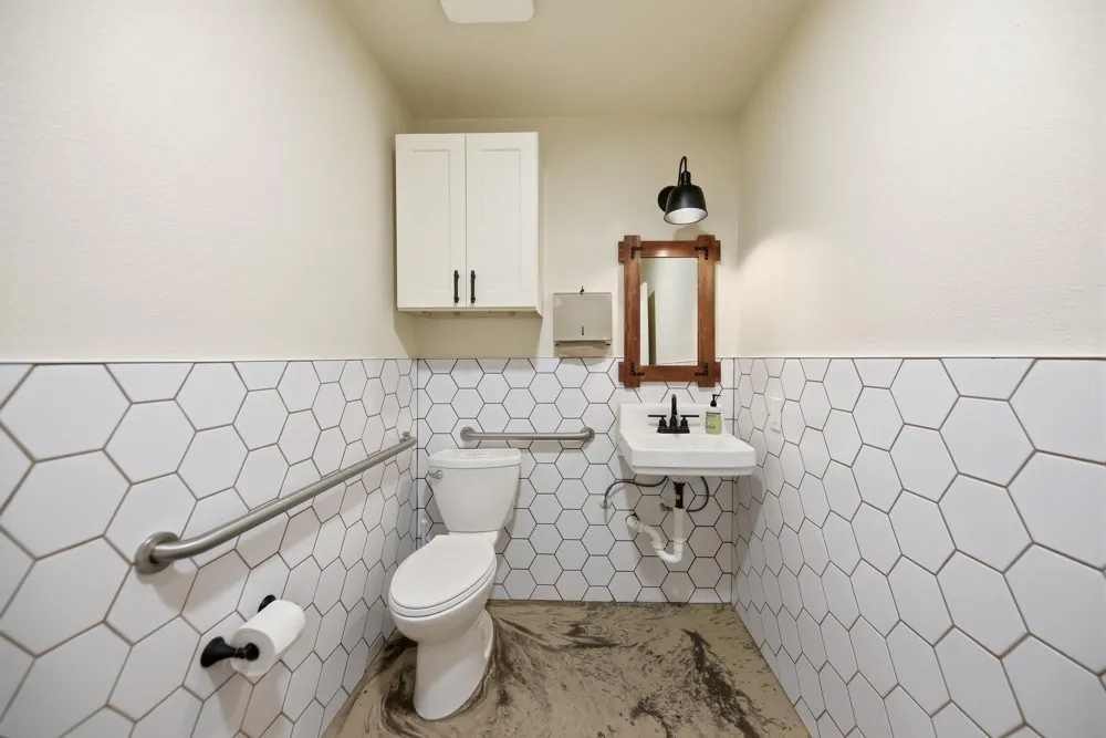 5255 Ganske Road Burton, TX 77835
