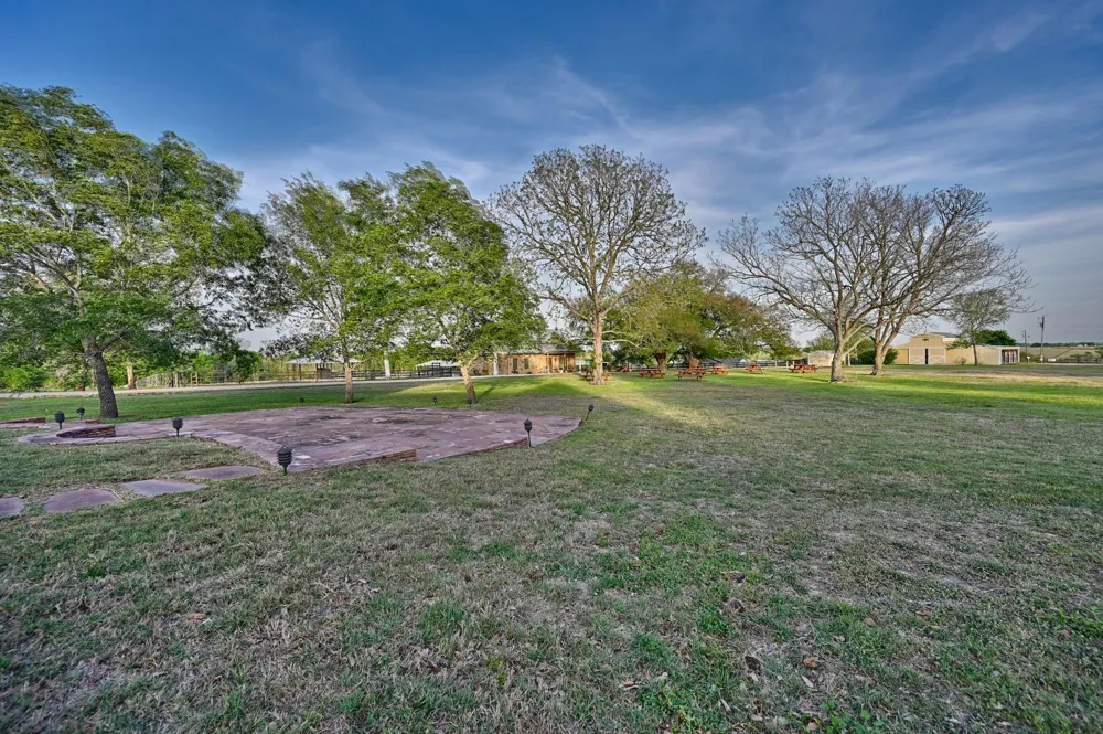 5255 Ganske Road Burton, TX 77835