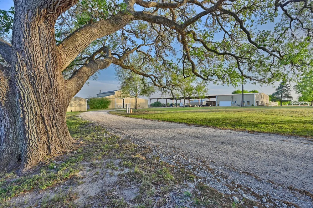 5255 Ganske Road Burton, TX 77835