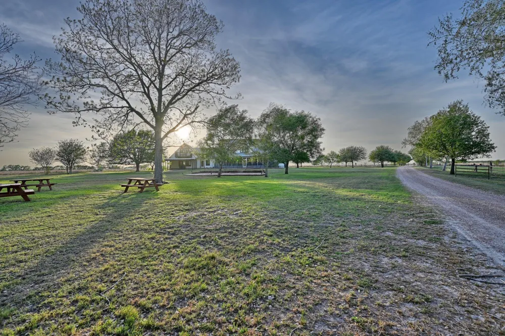 5255 Ganske Road Burton, TX 77835