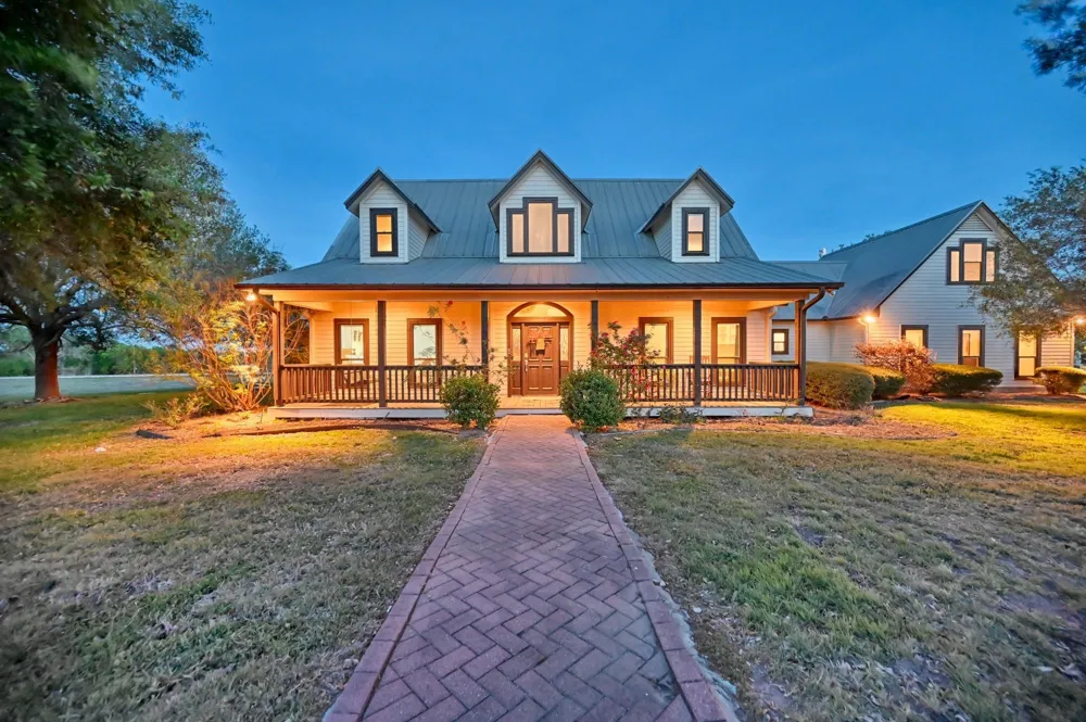 5255 Ganske Road Burton, TX 77835