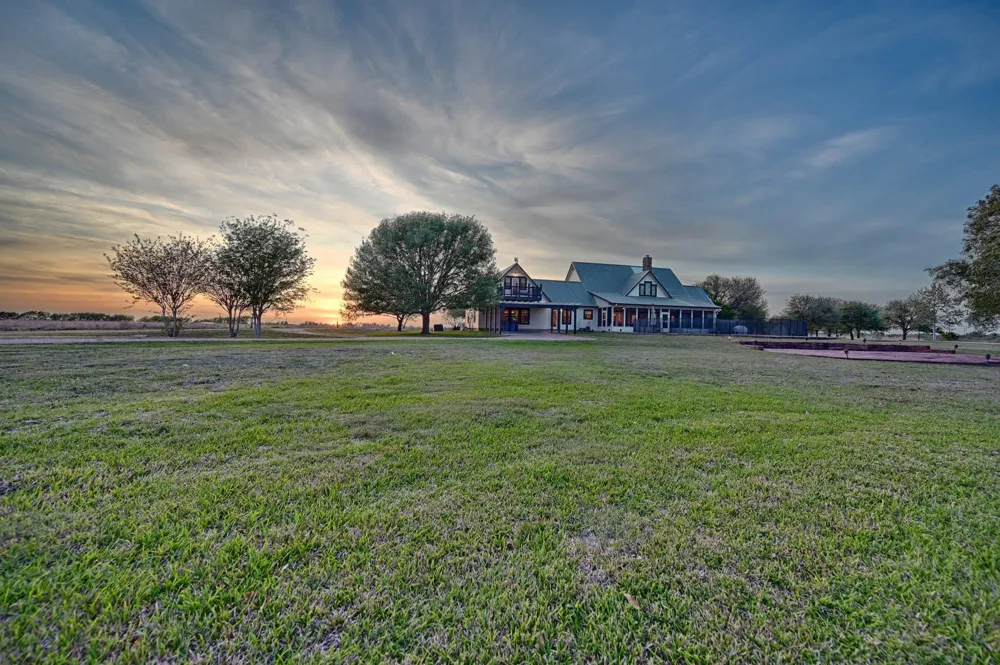 5255 Ganske Road Burton, TX 77835