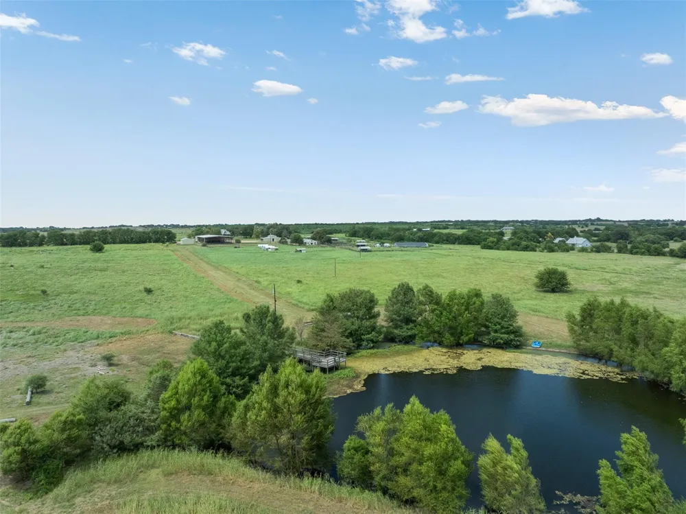 5255 Ganske Road Burton, TX 77835