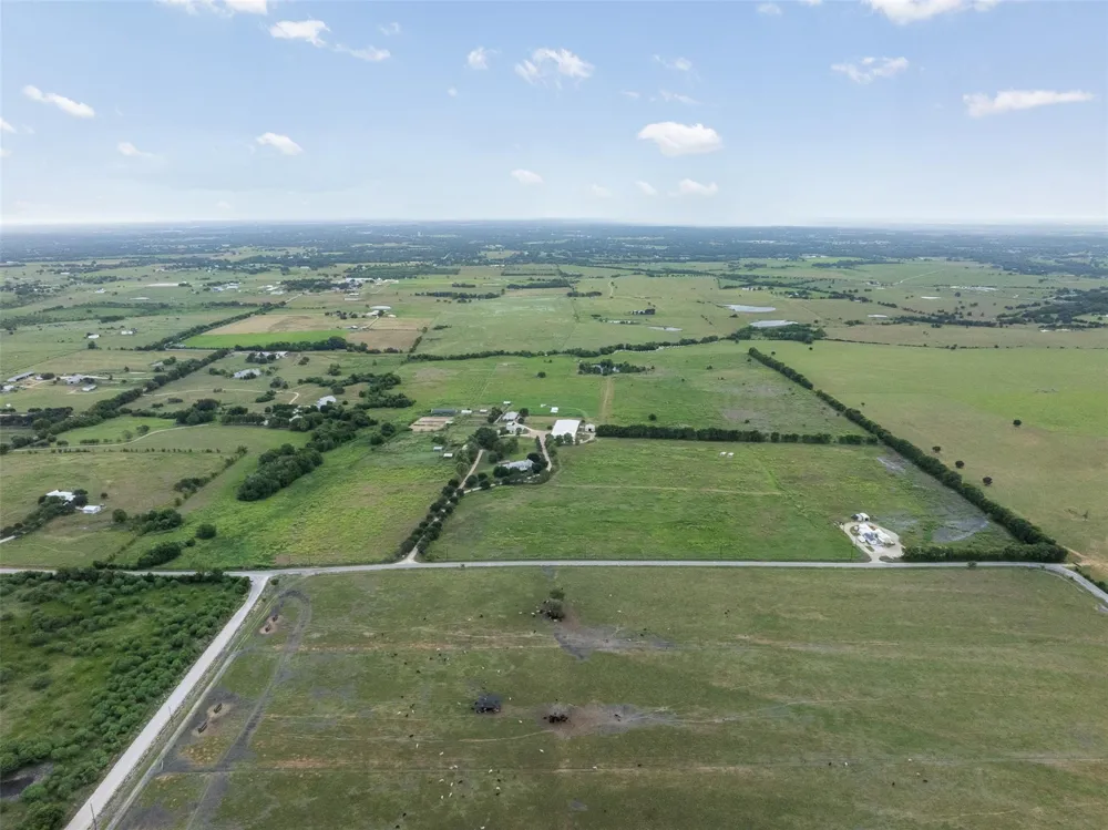 5255 Ganske Road Burton, TX 77835