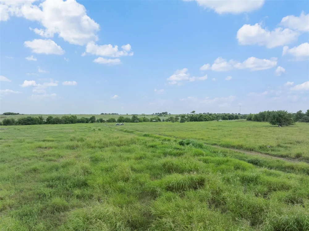 5255 Ganske Road Burton, TX 77835