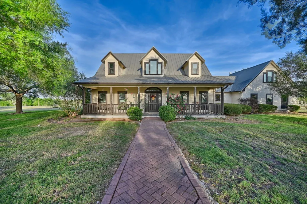 5255 Ganske Road Burton, TX 77835