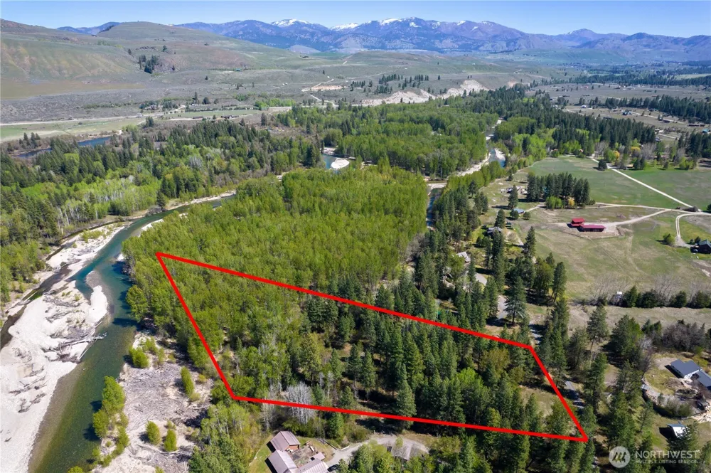 19 Green Road Winthrop, WA 98862