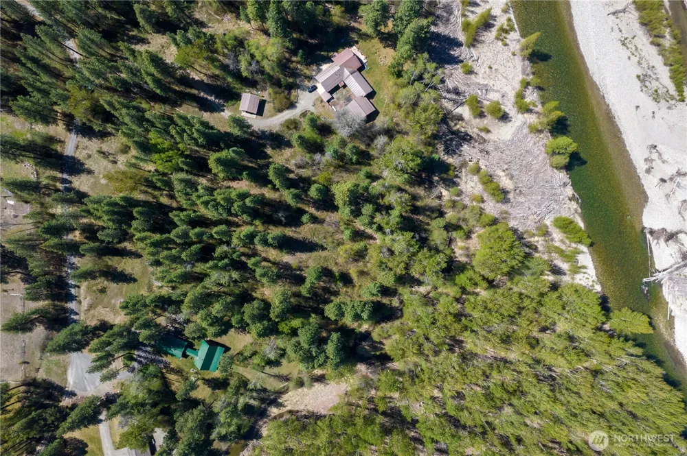 19 Green Road Winthrop, WA 98862