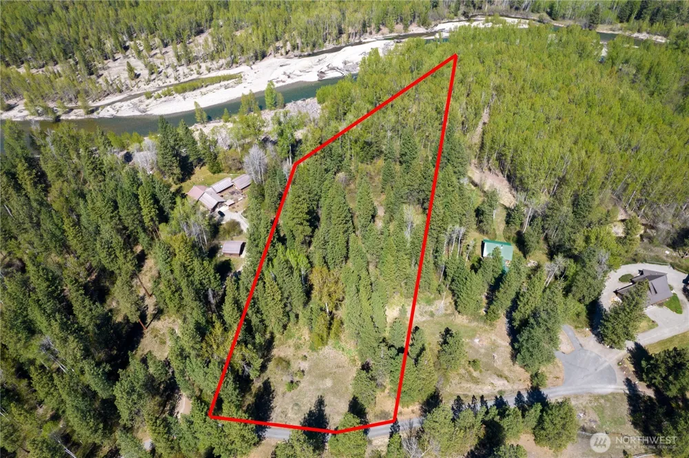 19 Green Road Winthrop, WA 98862