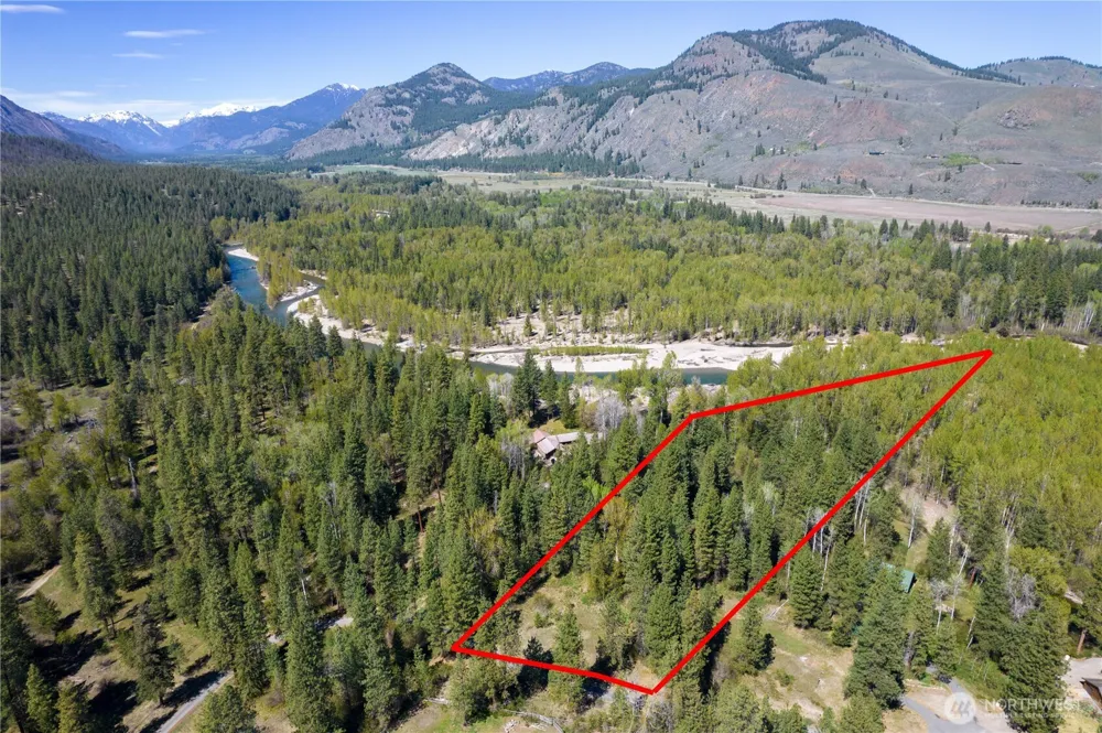 19 Green Road Winthrop, WA 98862