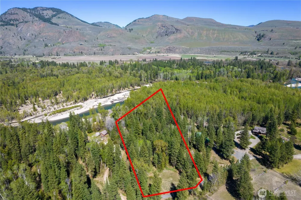 19 Green Road Winthrop, WA 98862