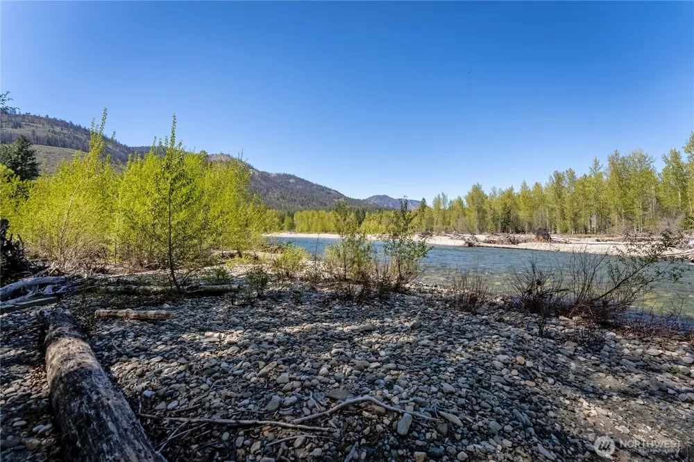 19 Green Road Winthrop, WA 98862