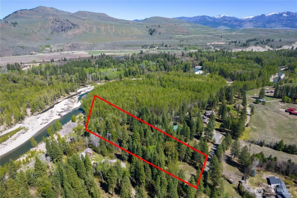 19 Green Road Winthrop, WA 98862