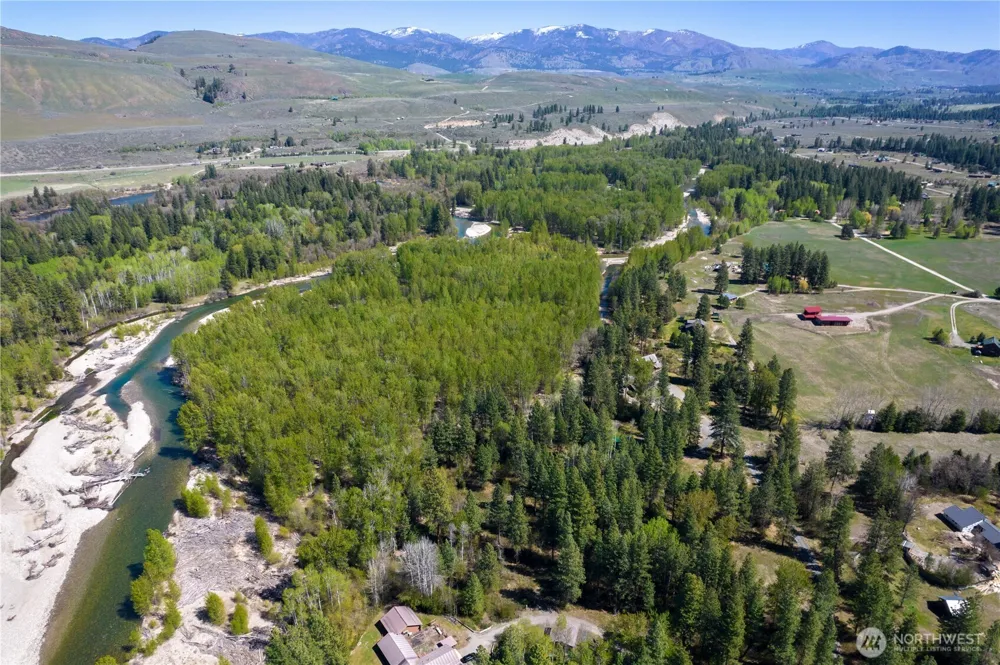 19 Green Road Winthrop, WA 98862