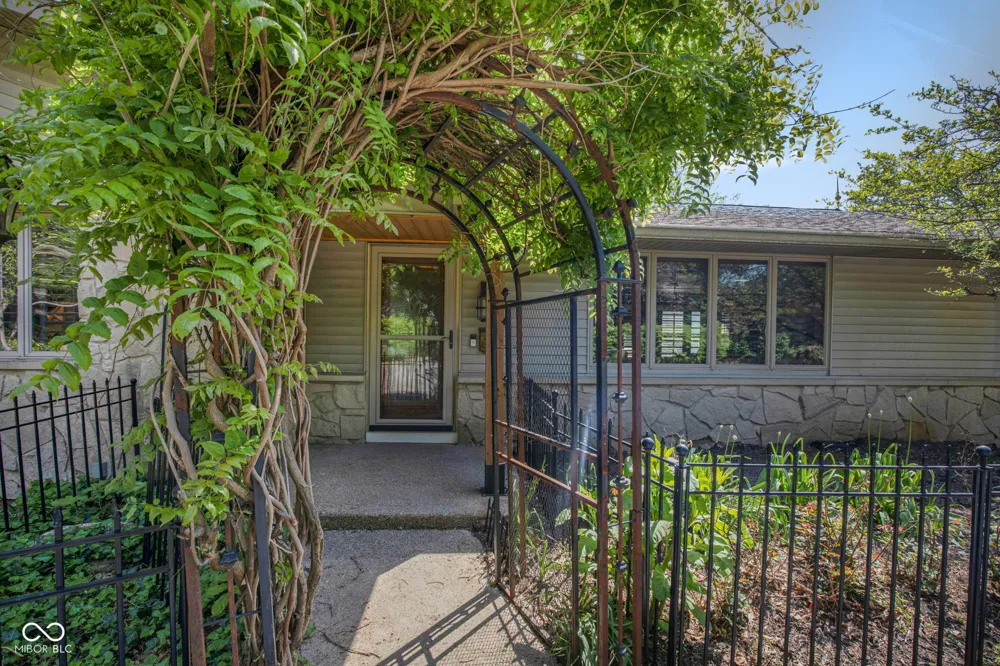 2649 600 W Thorntown, IN 46071