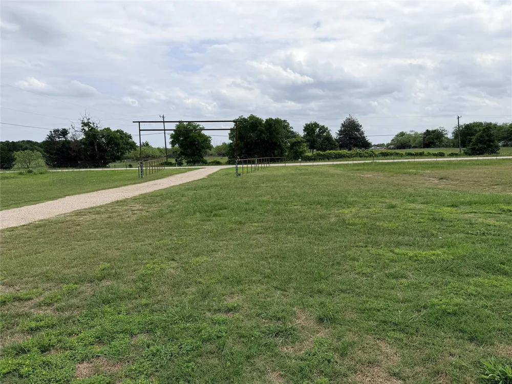 192 Fm 1183 Alma, TX 75119
