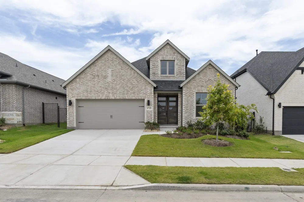 1725 Hillside Stroll Drive Lavon, TX 75166