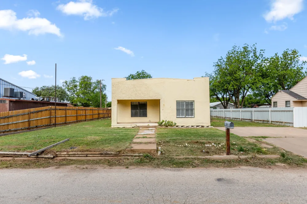 707 River Street Seymour, TX 76380