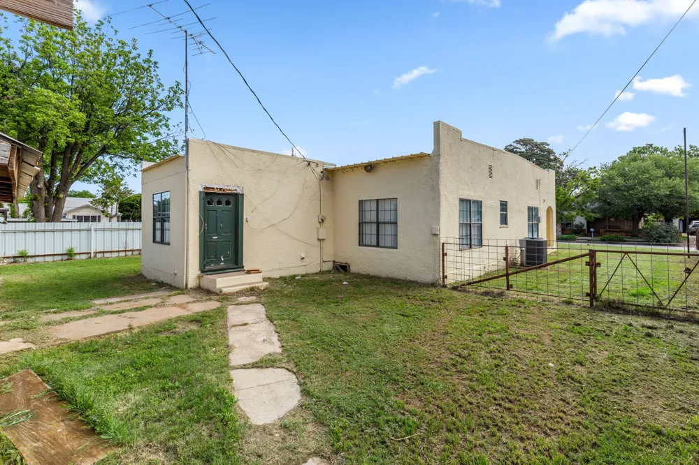 707 River Street Seymour, TX 76380