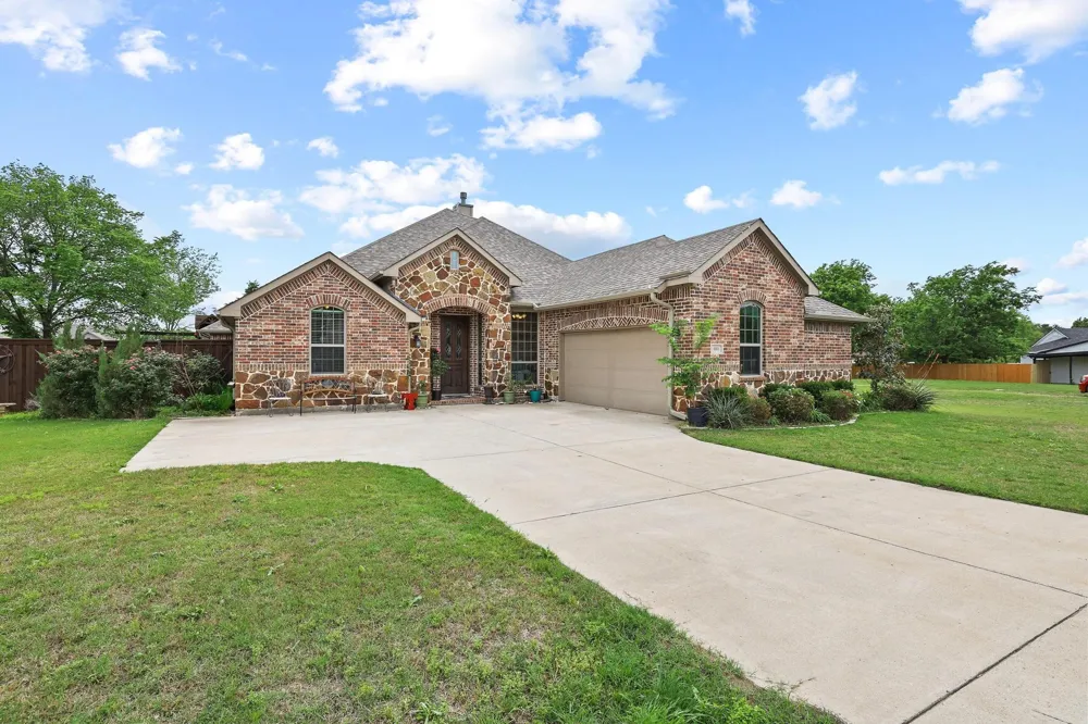 603 E Saunders Street Trenton, TX 75490