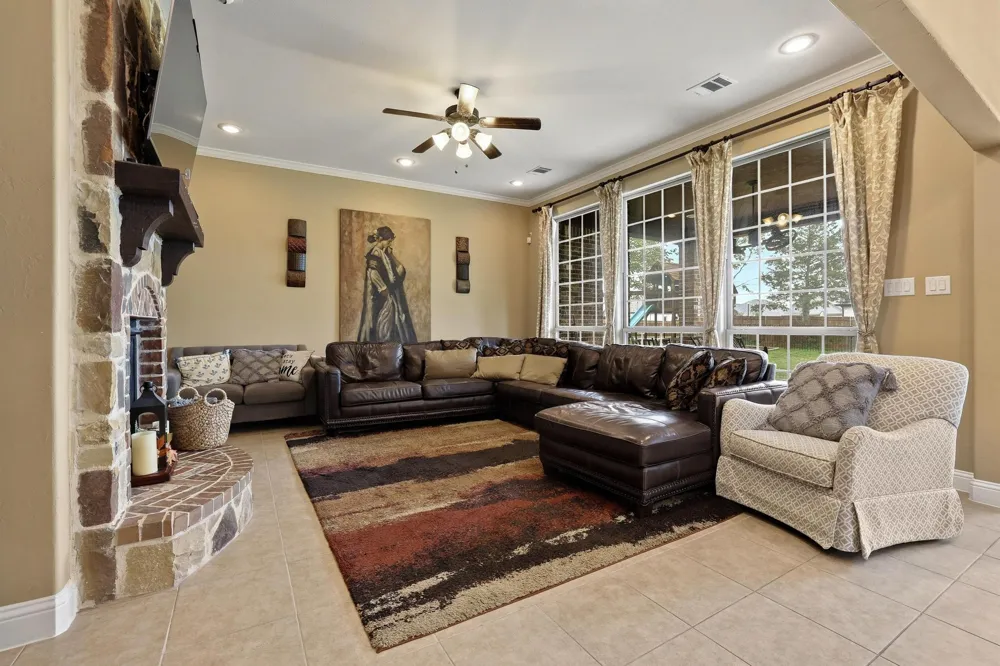 603 E Saunders Street Trenton, TX 75490