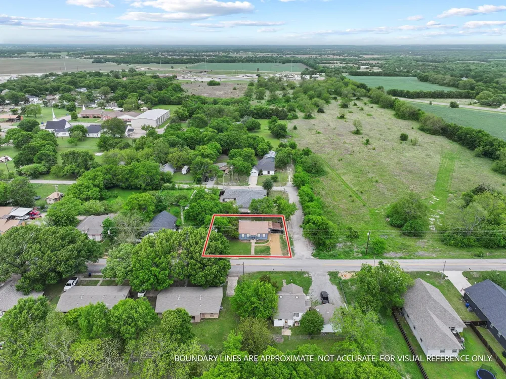 312 E Saunders Street Trenton, TX 75490