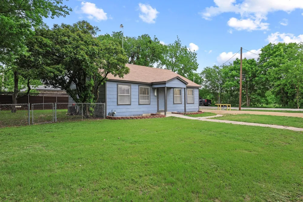 312 E Saunders Street Trenton, TX 75490