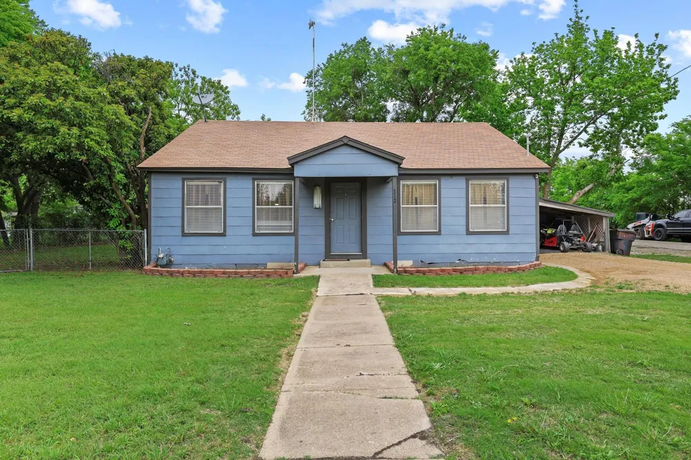 312 E Saunders Street Trenton, TX 75490