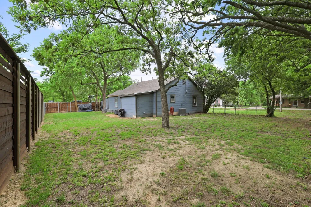 312 E Saunders Street Trenton, TX 75490