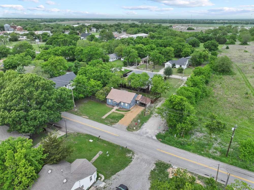 312 E Saunders Street Trenton, TX 75490