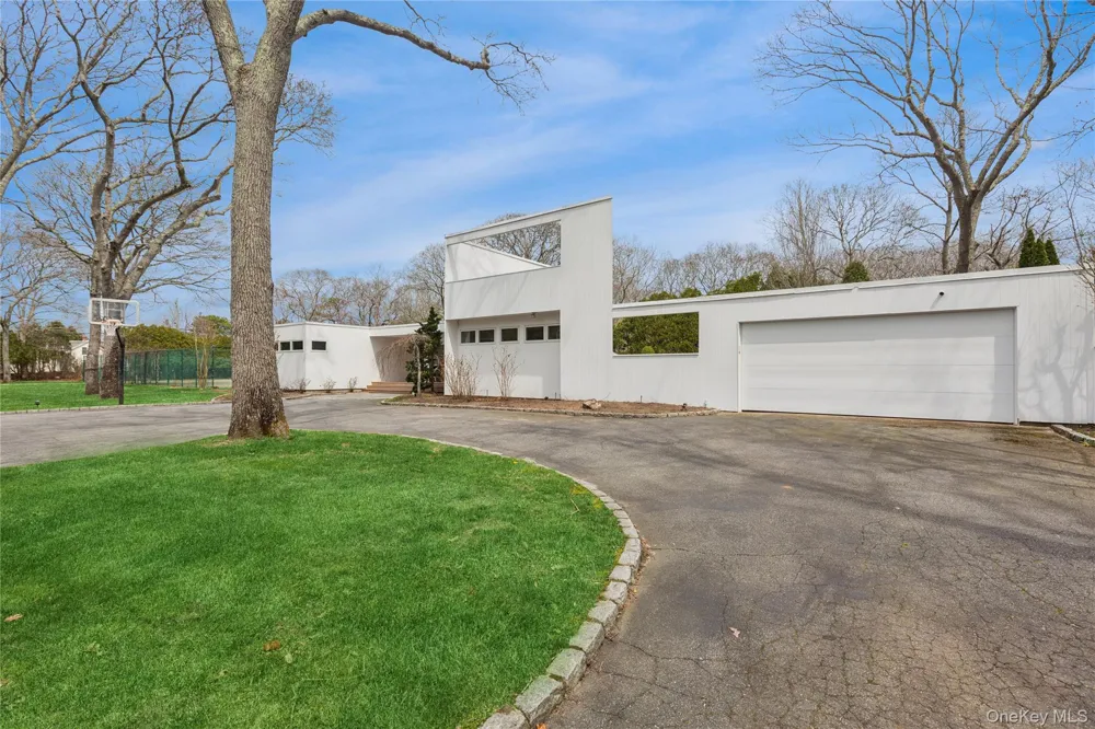2 Acorn Path Quogue, NY 11942