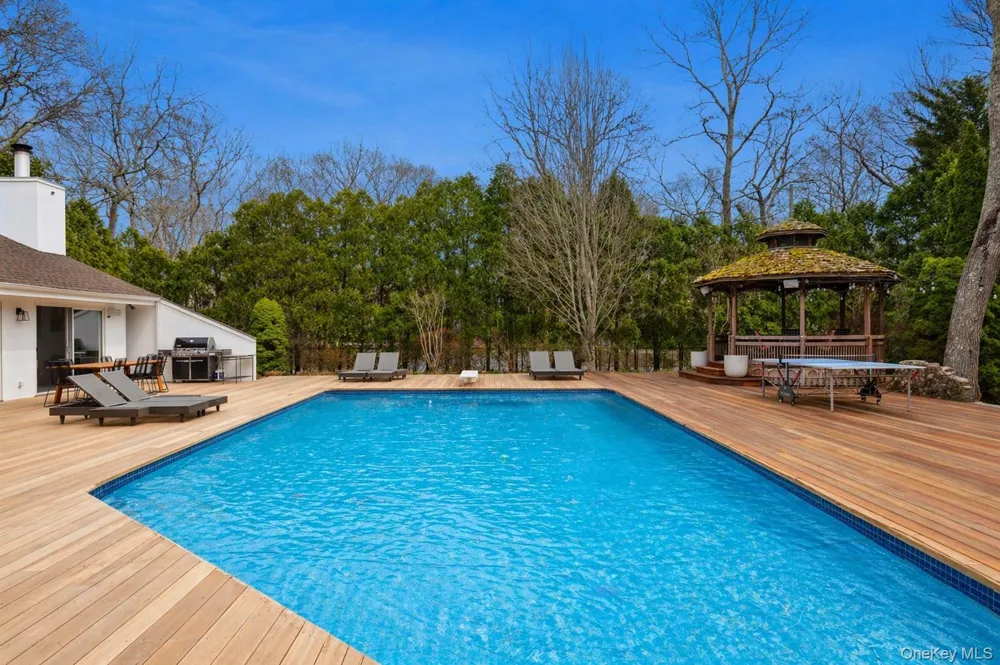 2 Acorn Path Quogue, NY 11942