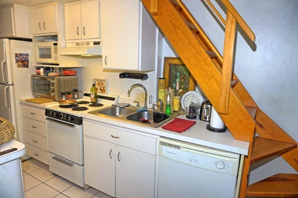20857 HAULOVER COVE #B14 Lutz, FL 33558