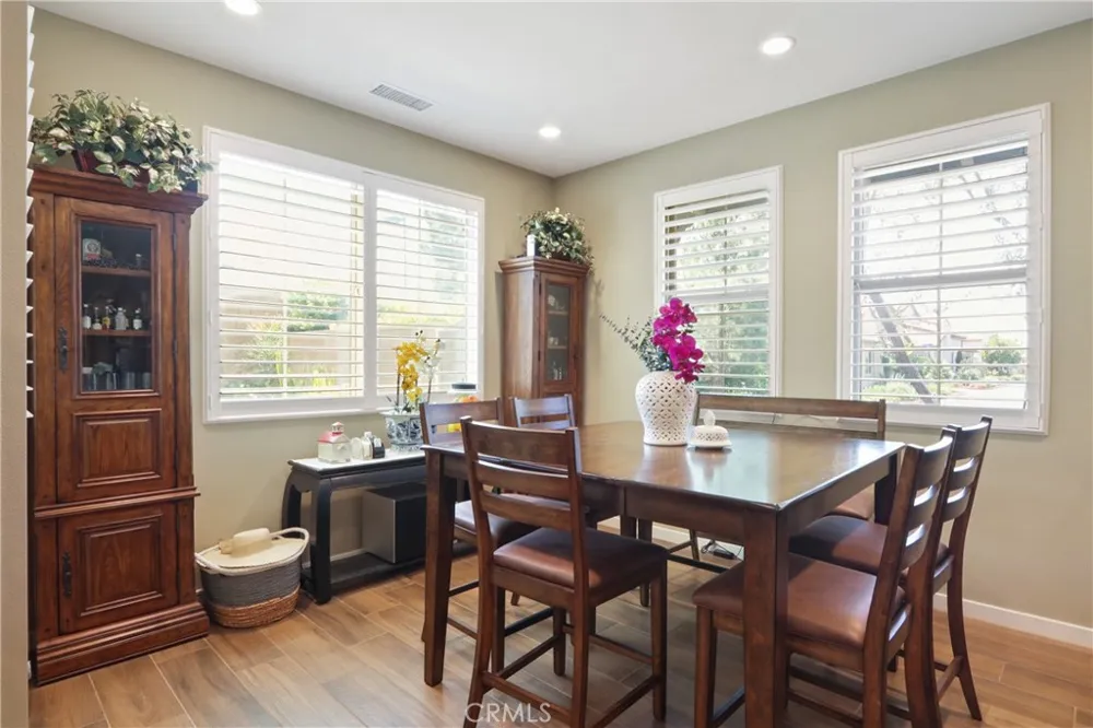 10902 Flora Park Way Cypress, CA 90720