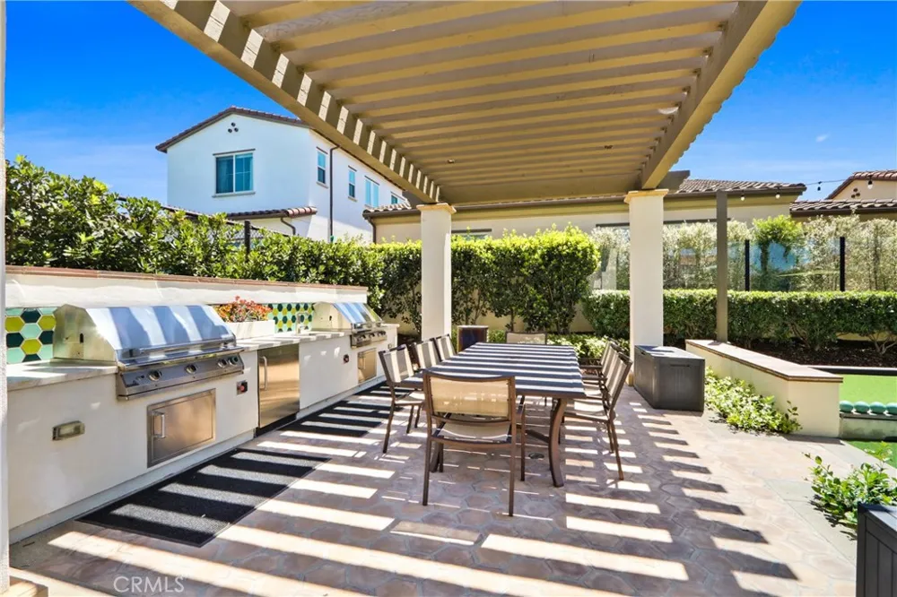 10902 Flora Park Way Cypress, CA 90720