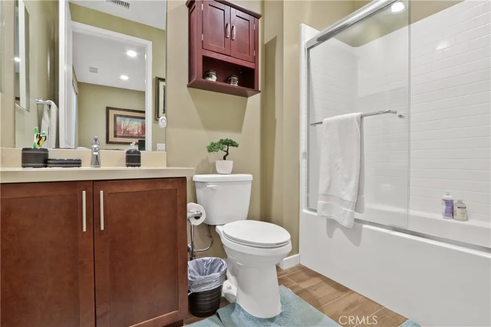10902 Flora Park Way Cypress, CA 90720