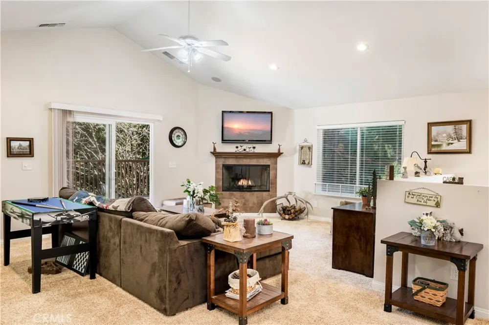 26780 Ca-189 Twin Peaks, CA 92391