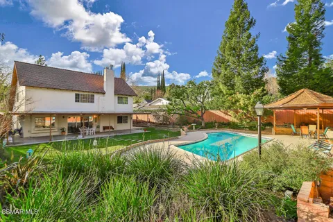 5260 Edgeware Drive