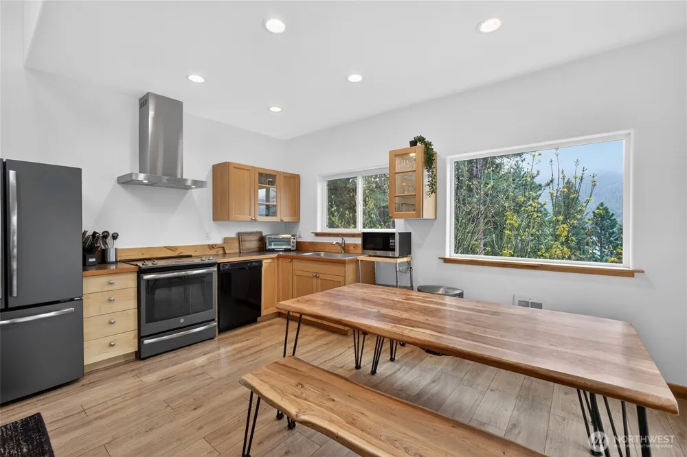 23119 Lake Wenatchee Hwy Leavenworth, WA 98826
